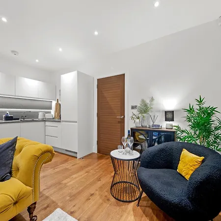 Springfield Thirteen Apartment *