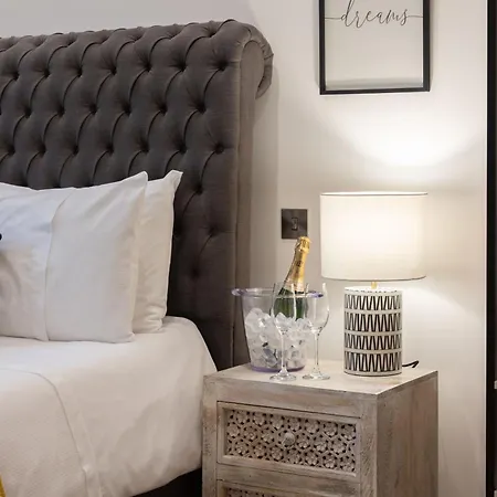 Апартаменты Springfield Thirteen *