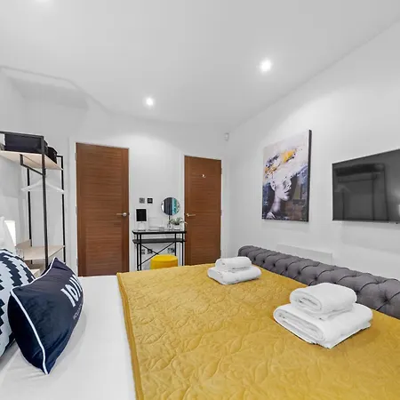 Springfield Thirteen Apartment