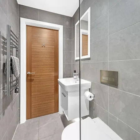 Springfield Thirteen Apartment