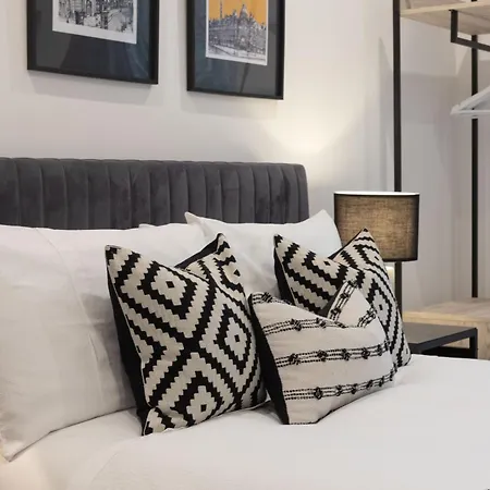 Springfield Thirteen Apartment *